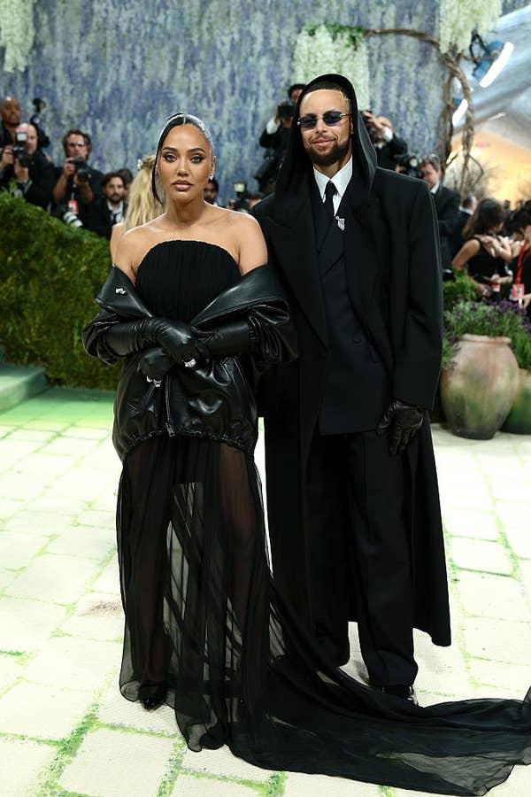 ayesha stephen curry black outfits met gala