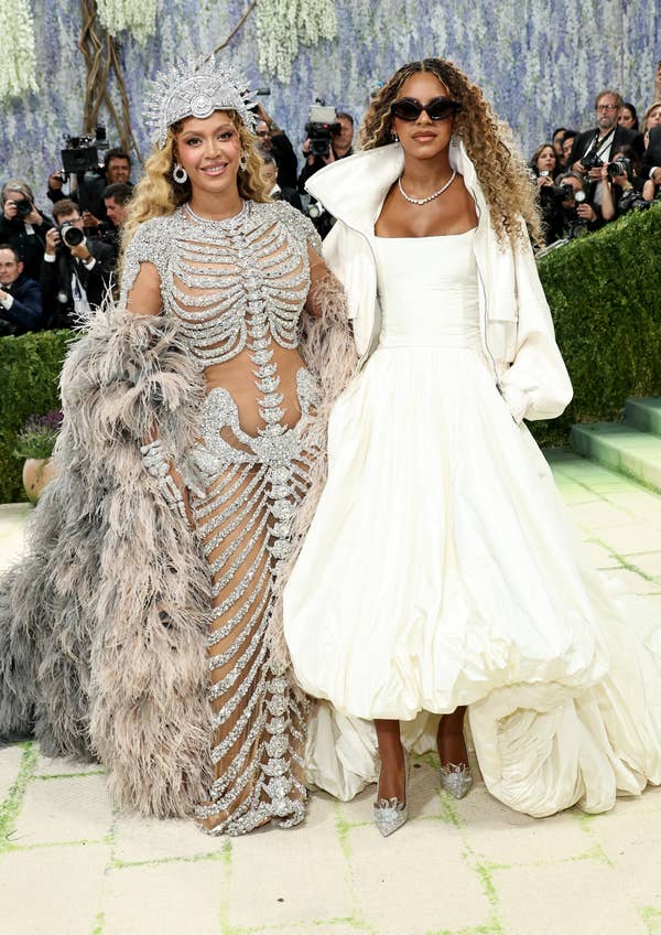 beyonce blue ivy met gala red carpet