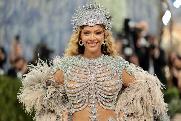 beyonce met gala crystal headdress portrait