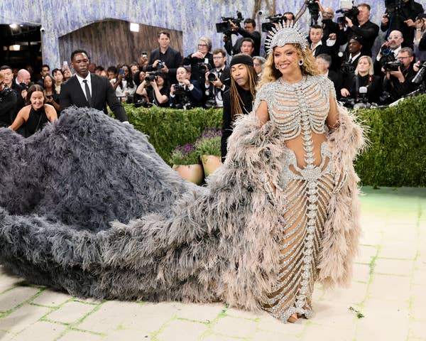beyonce skeleton crystal gown met gala