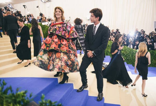 caroline kennedy met gala floral comme des garcons