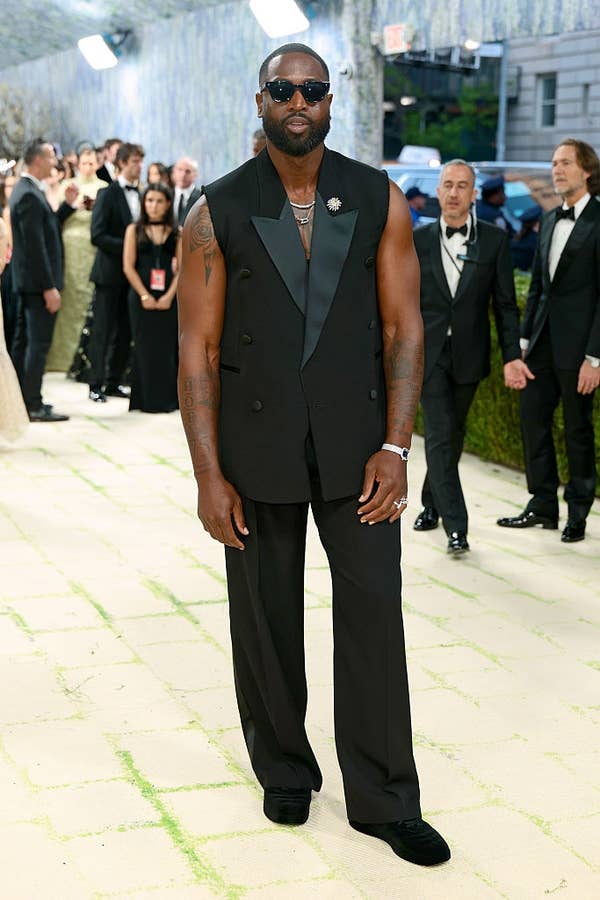 dwyane wade sleeveless black tuxedo met gala