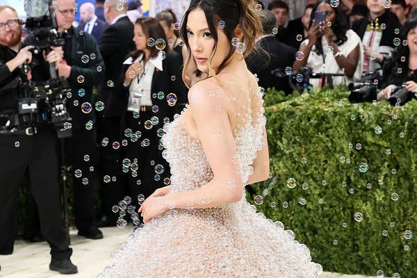 eileen gu side profile met gala bubbles