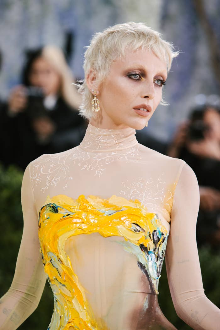 emma chamberlain met gala makeup and hair closeup