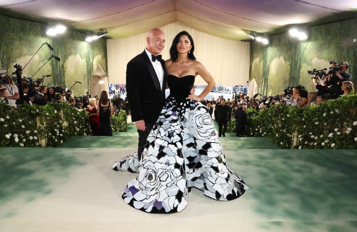 jeff bezos lauren sanchez met gala red carpet