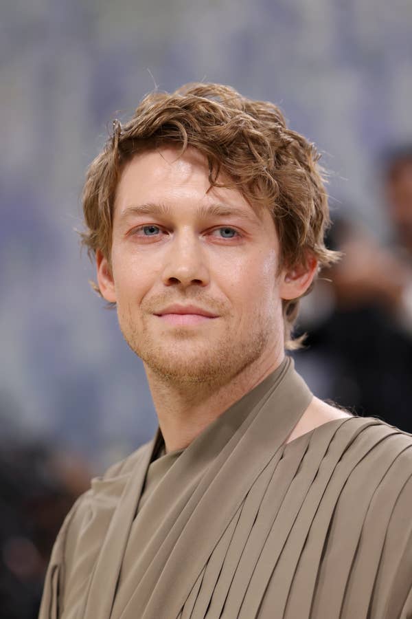 joe alwyn taupe pleated tunic met gala