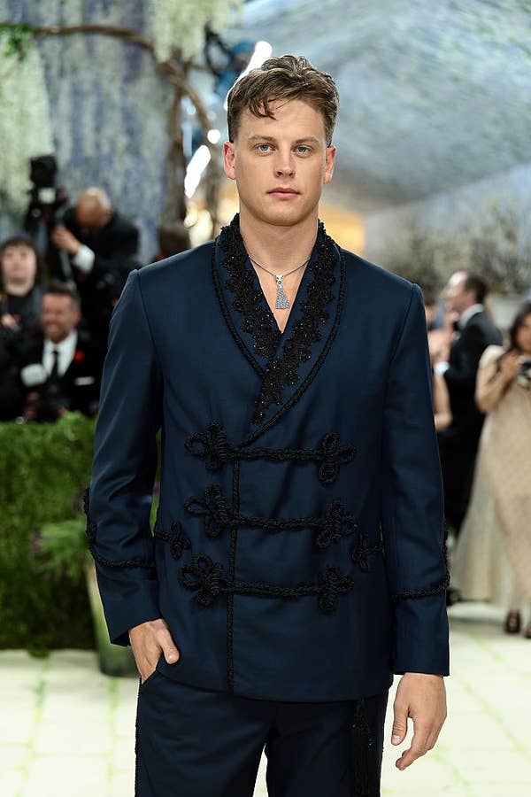 joe burrow navy tuxedo met gala 1