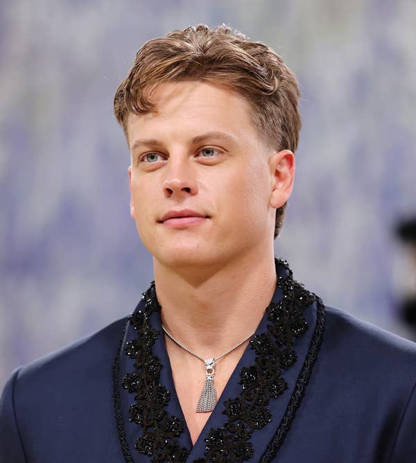 joe burrow navy tuxedo met gala