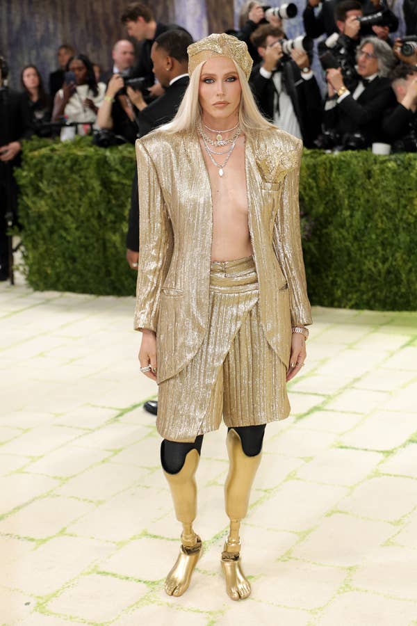 lauren wasser met gala gold suit prosthetic legs