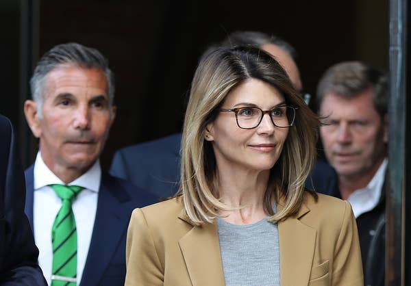 lori loughlin courtroom arrival