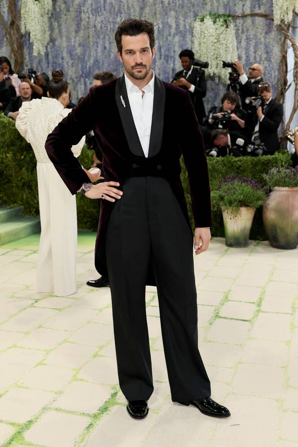 man velvet burgundy tuxedo tailcoat red carpet