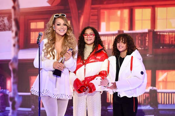 mariah carey monroe moroccan holiday stage.jpg