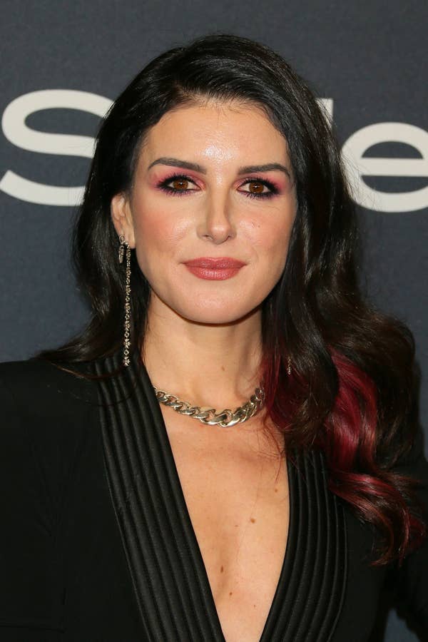 melanie lynskey red carpet event