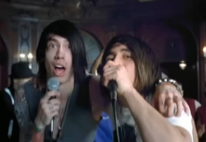 metro station shake it music video