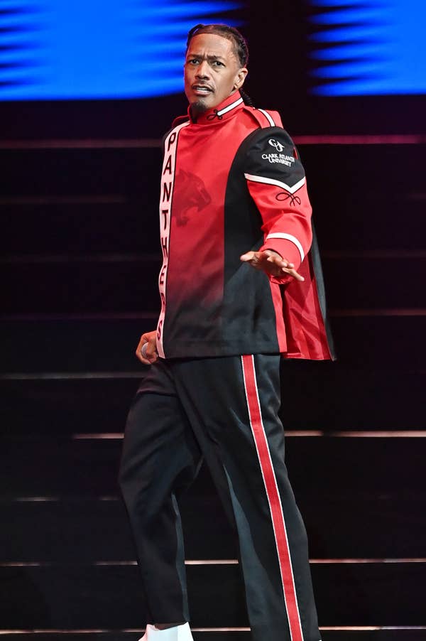 nick cannon red black band outfit stage.jpg