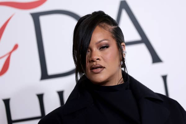rihanna cfda fashion awards black outfit side part