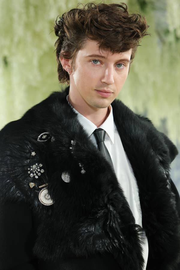 troye sivan black fur coat met gala
