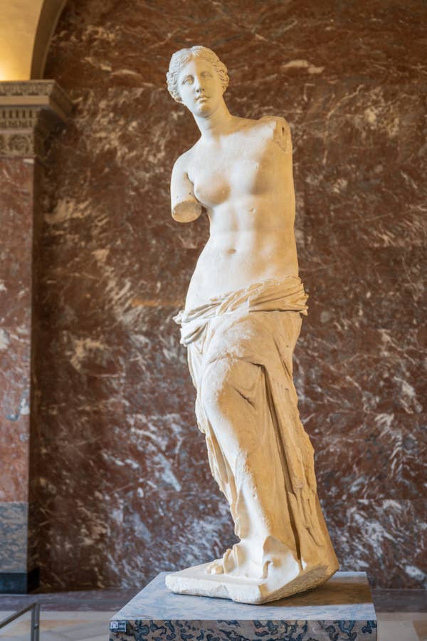 venus de milo statue louvre museum