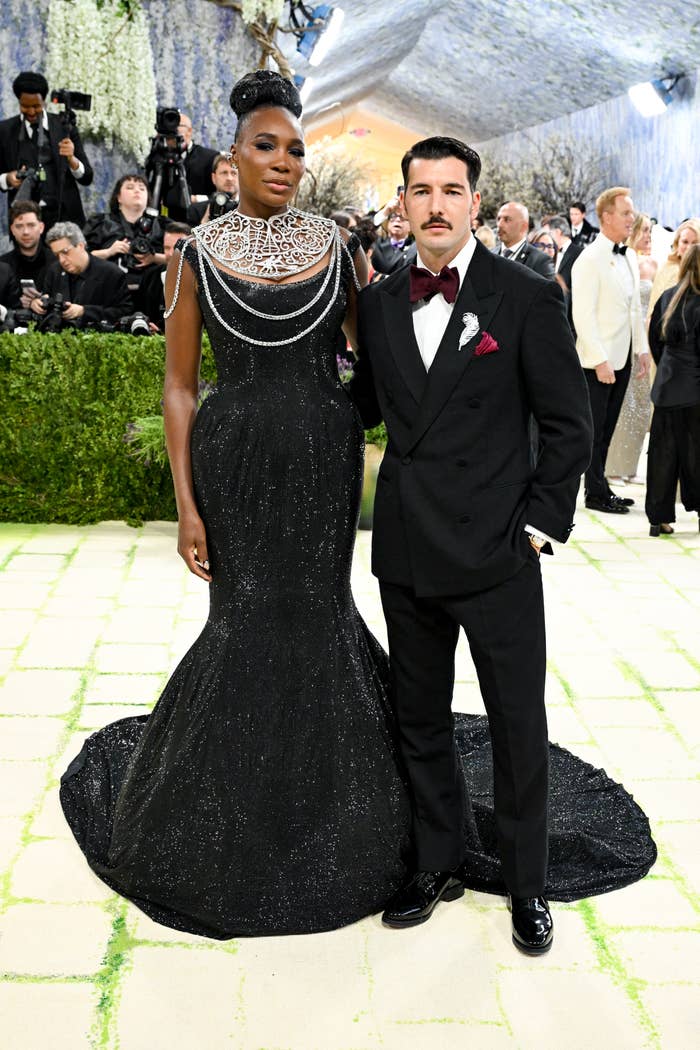 venus williams black gown met gala